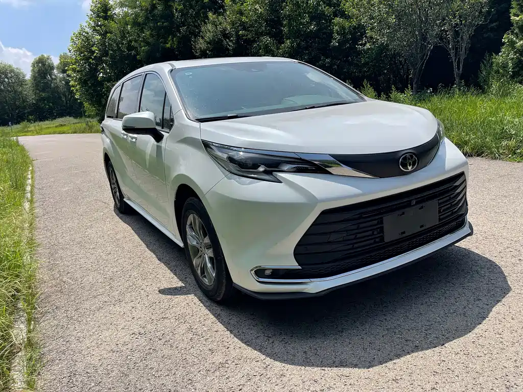 Toyota Sienna — фото 3