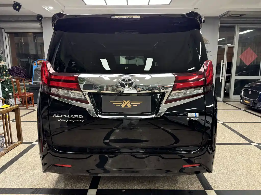 Toyota Alphard — фото 6