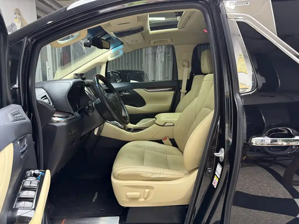 Toyota Alphard — фото 8