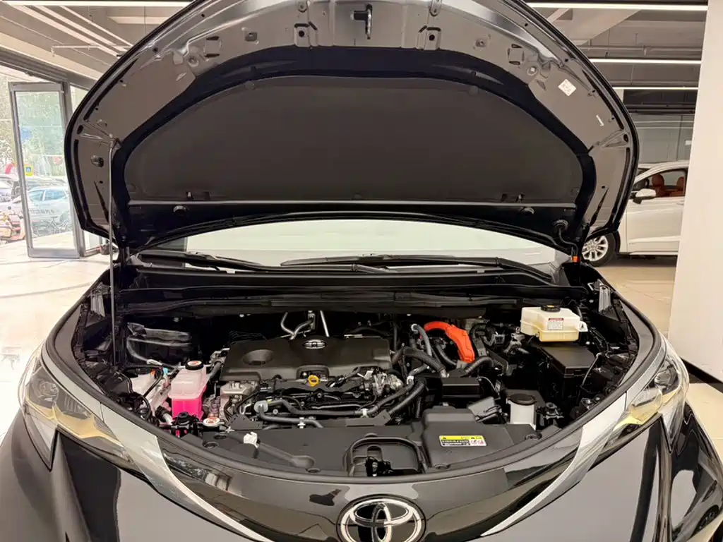 Toyota Granvia — фото 14