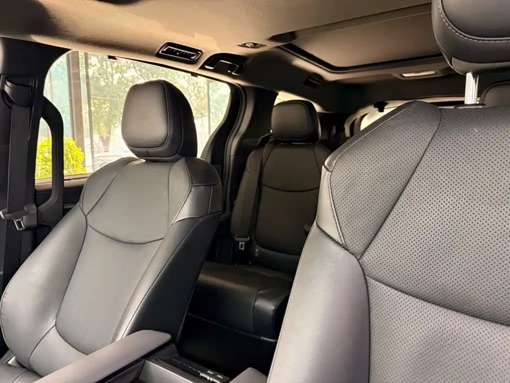Toyota Granvia — фото 20