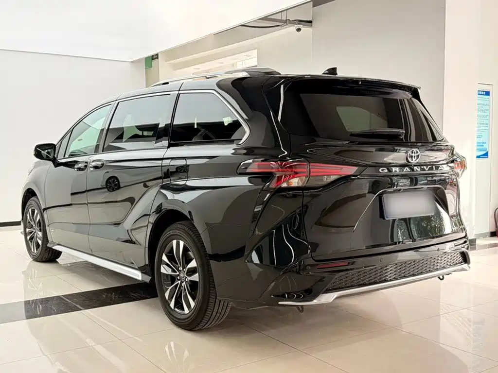 Toyota Granvia — фото 23