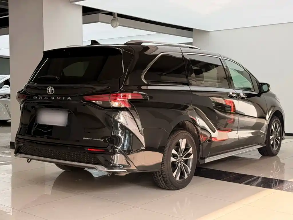 Toyota Granvia — фото 24