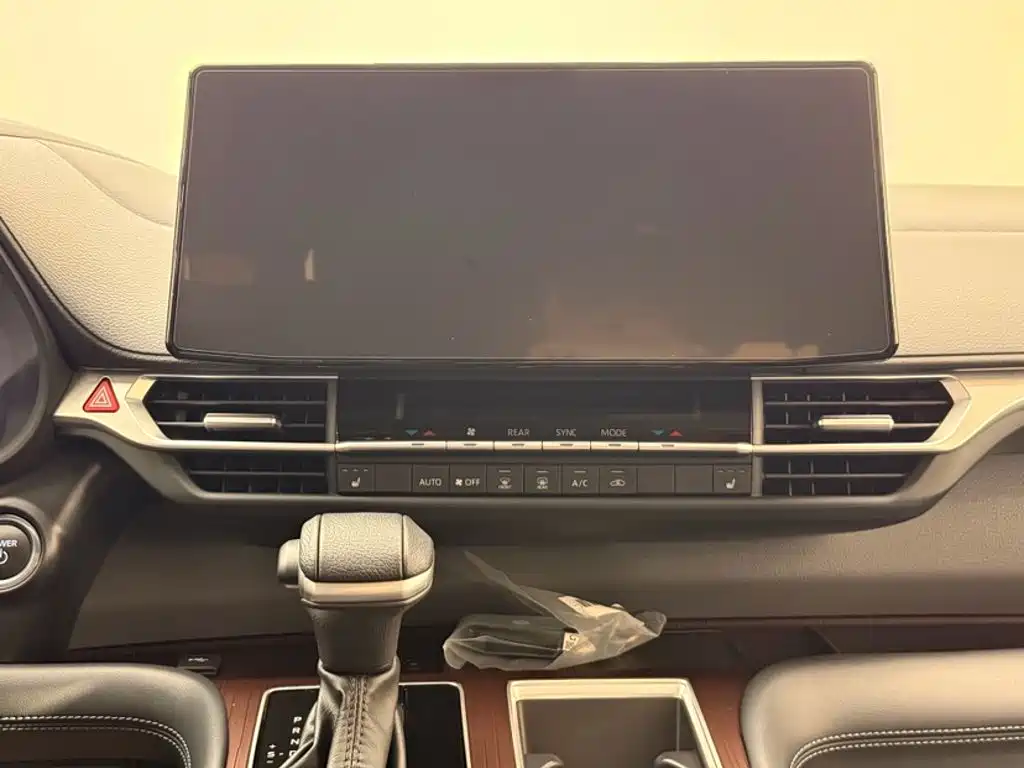 Toyota Granvia — фото 6