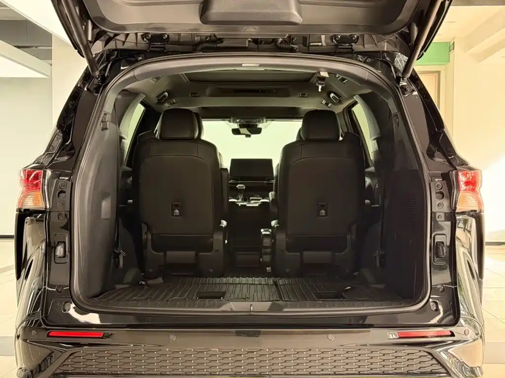 Toyota Granvia — фото 8