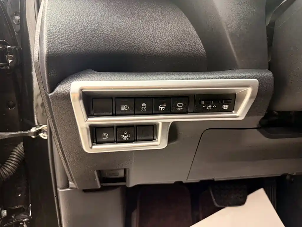 Toyota Granvia — фото 2