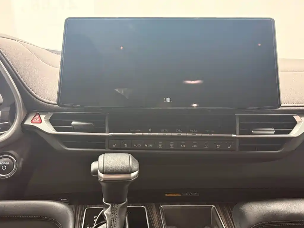 Toyota Granvia — фото 14