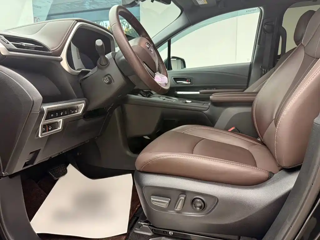 Toyota Granvia — фото 17