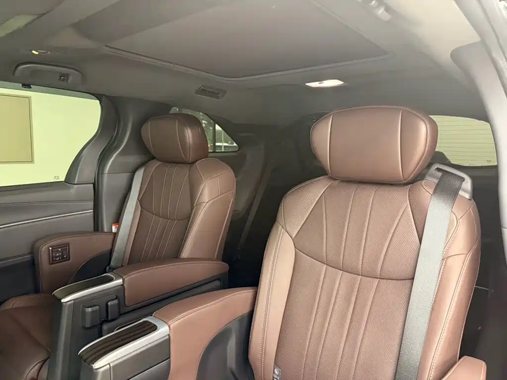 Toyota Granvia — фото 18