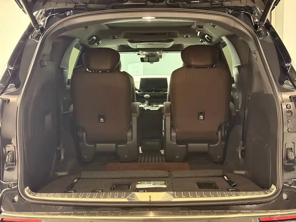 Toyota Granvia — фото 20