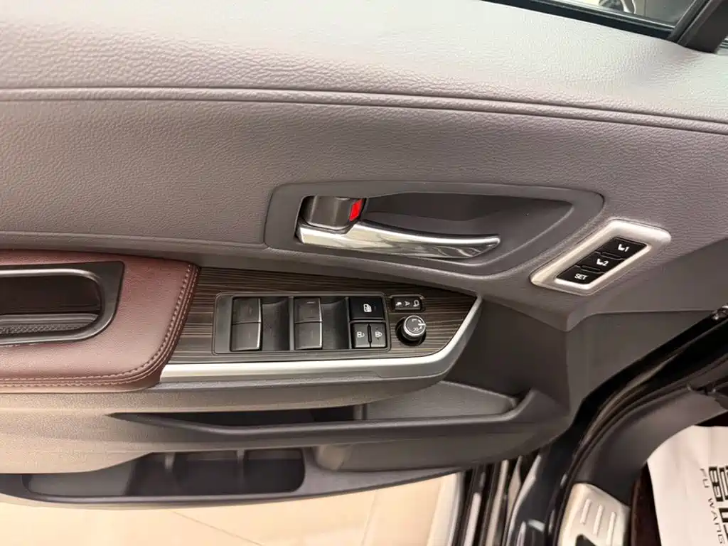 Toyota Granvia — фото 4