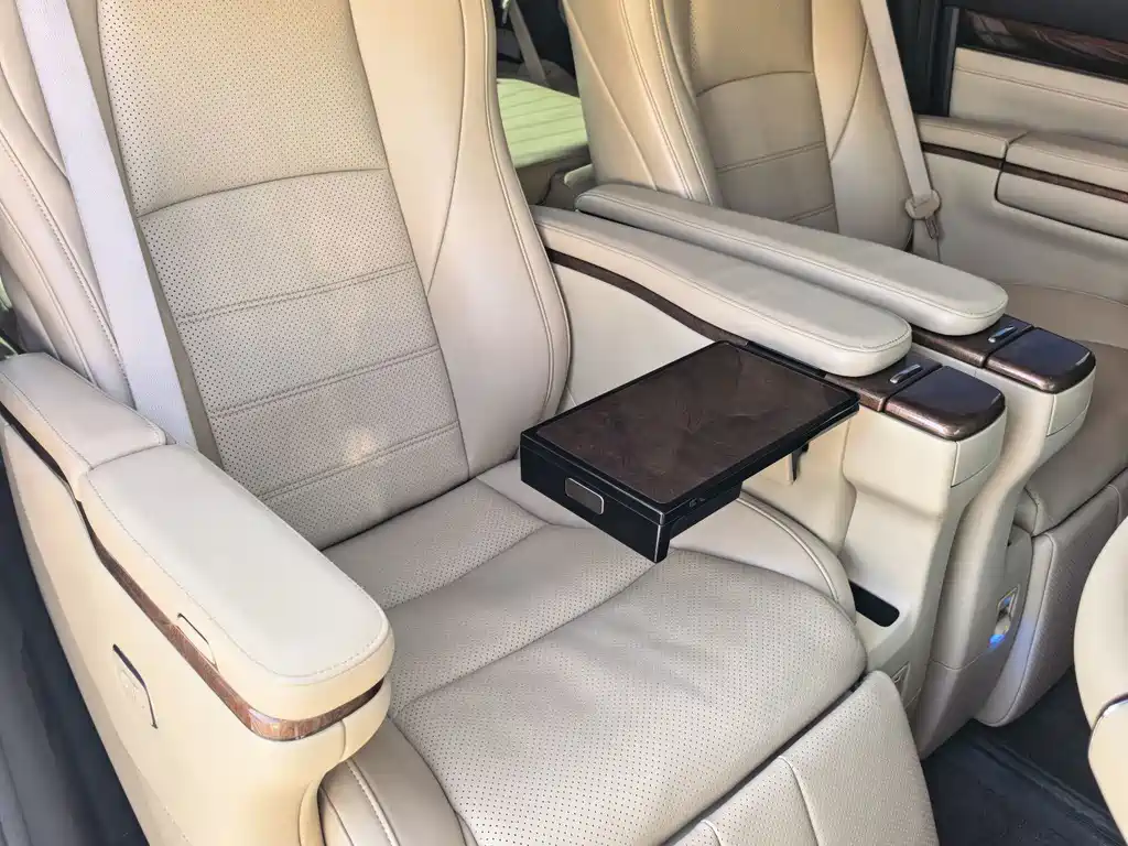Toyota Alphard — фото 5