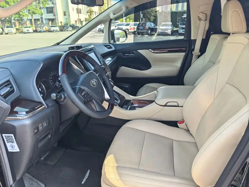 Toyota Alphard — фото 7
