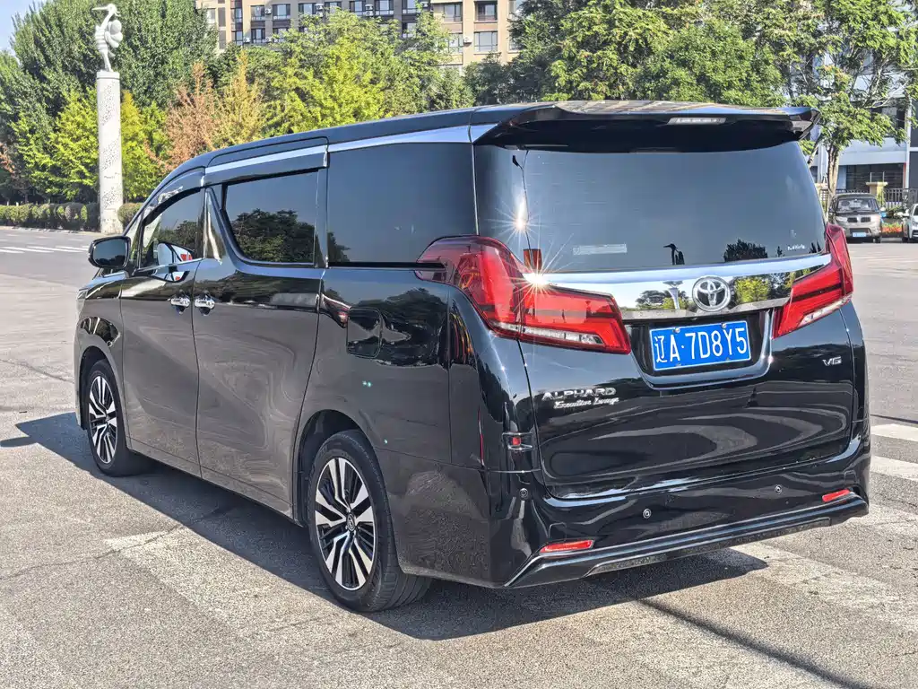 Toyota Alphard — фото 10