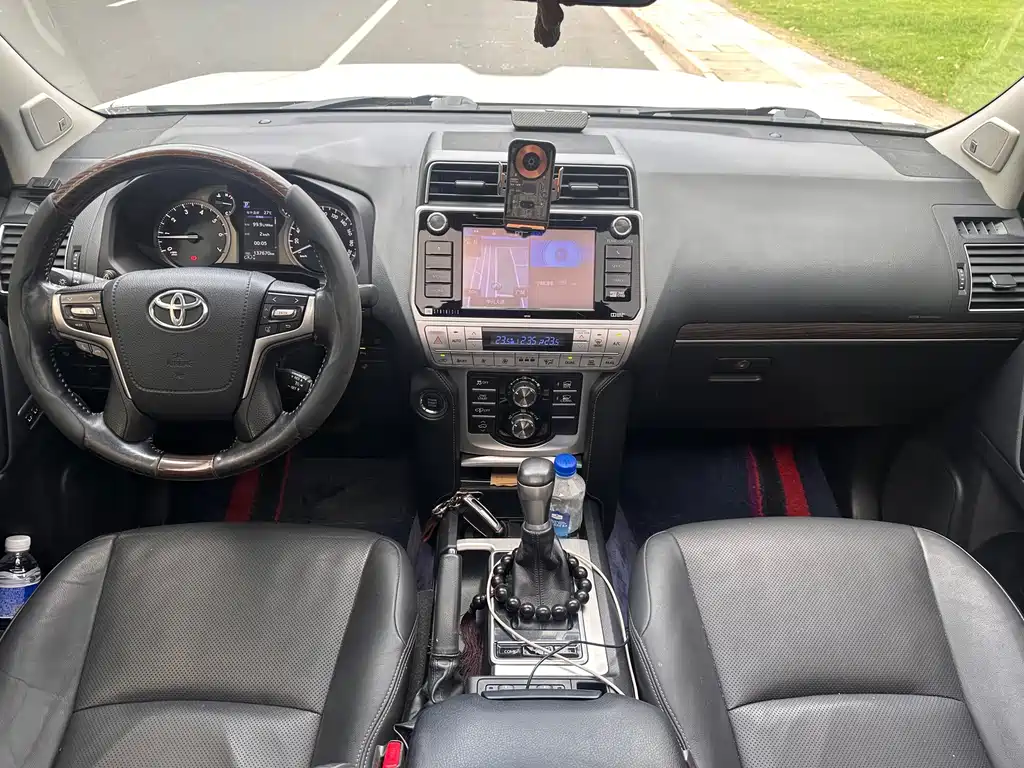 Toyota Prado — фото 6