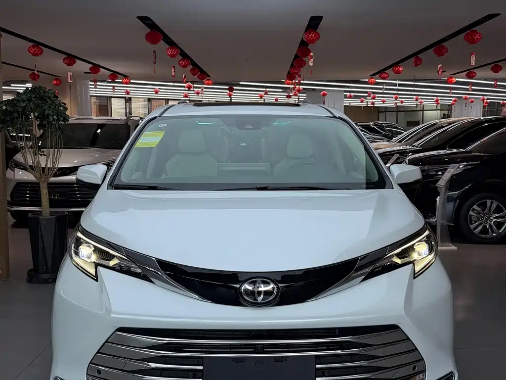 Toyota Sienna — фото 2