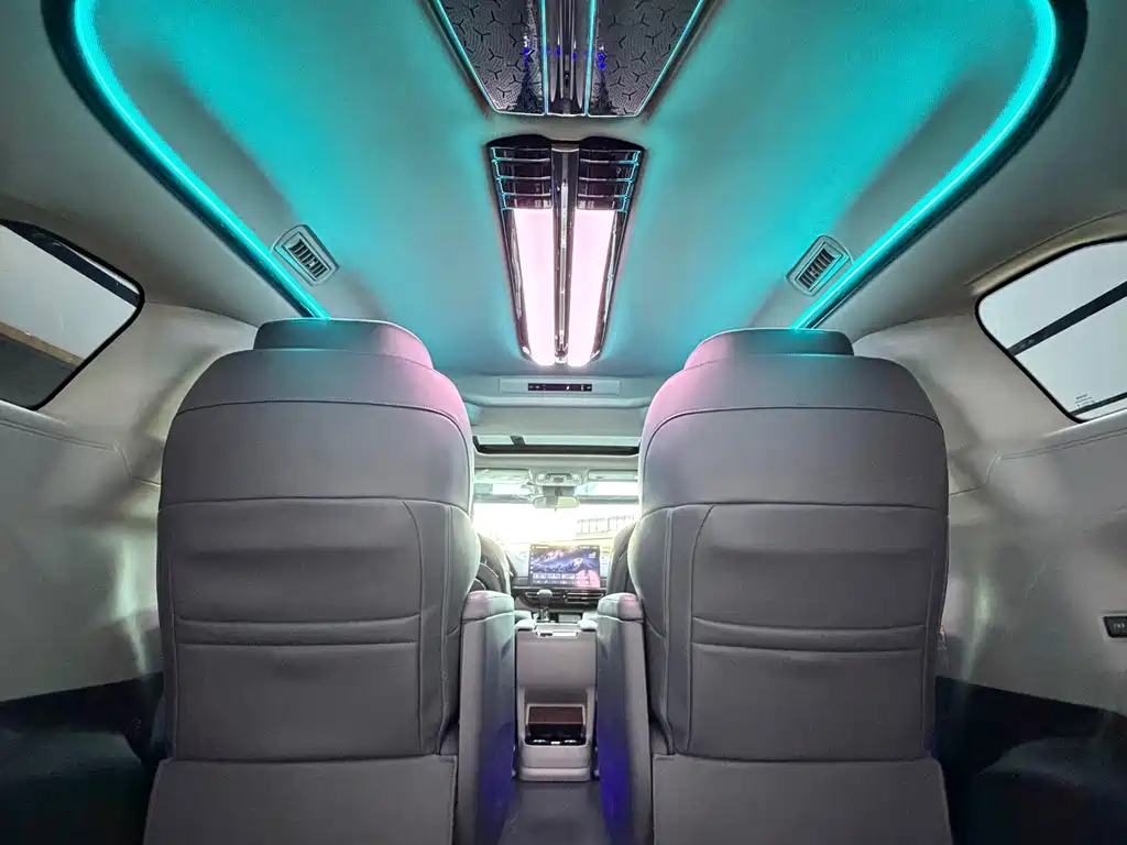 Toyota Sienna — фото 13