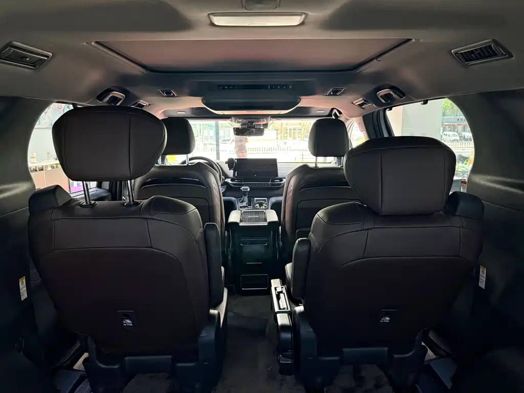 Toyota Sienna — фото 23
