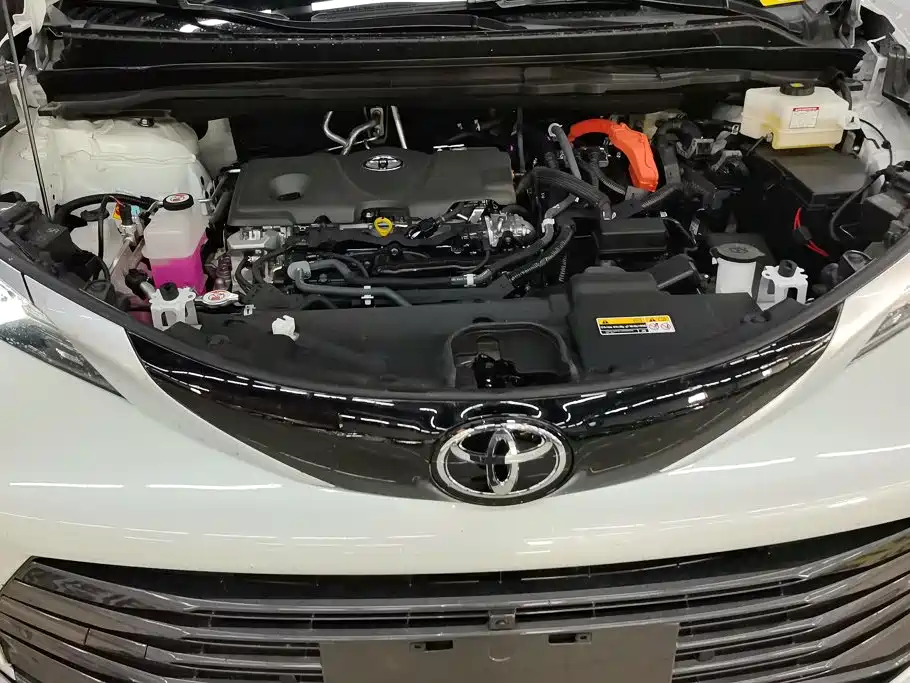 Toyota Sienna — фото 10