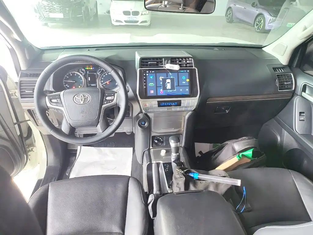 Toyota Prado — фото 10