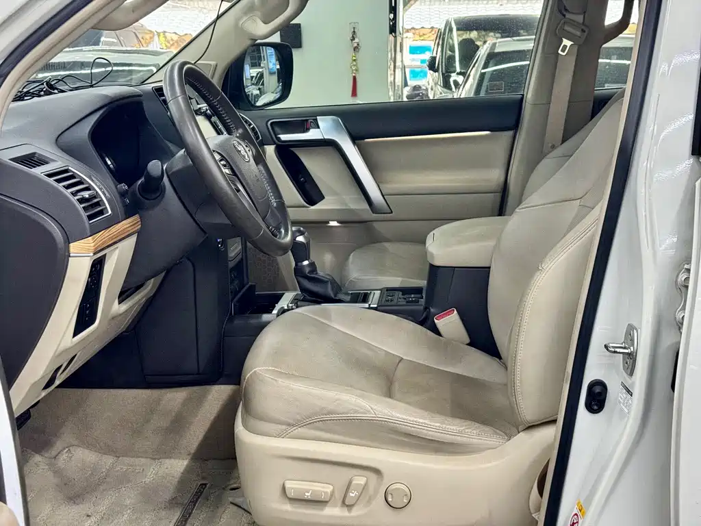 Toyota Prado — фото 5