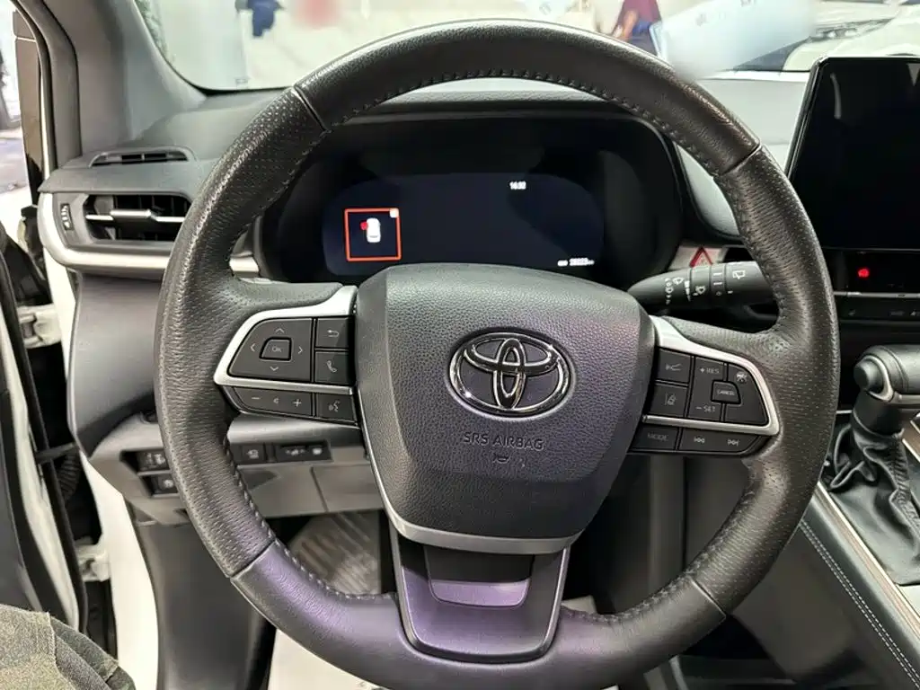 Toyota Granvia — фото 10