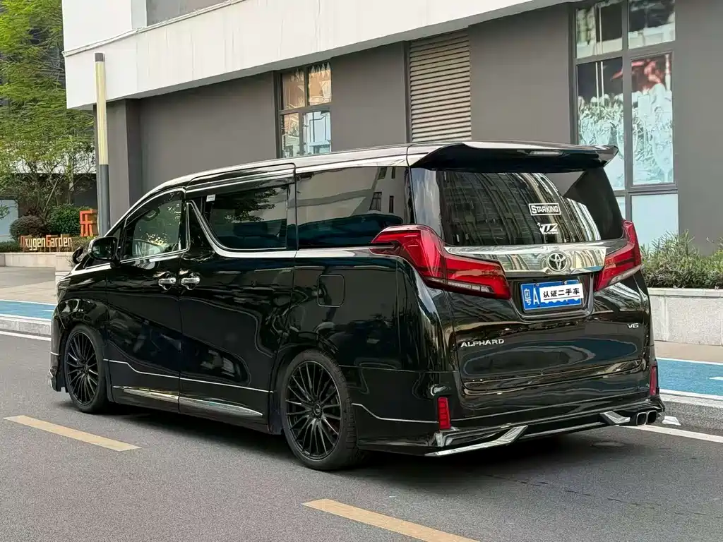 Toyota Alphard — фото 3