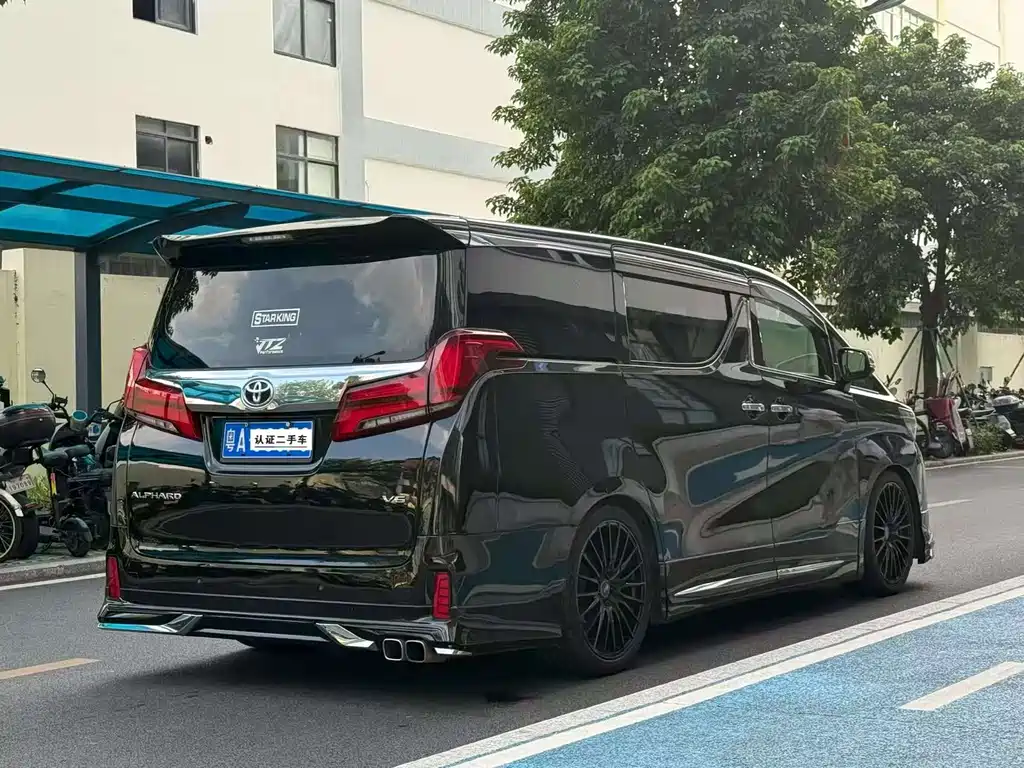 Toyota Alphard — фото 5