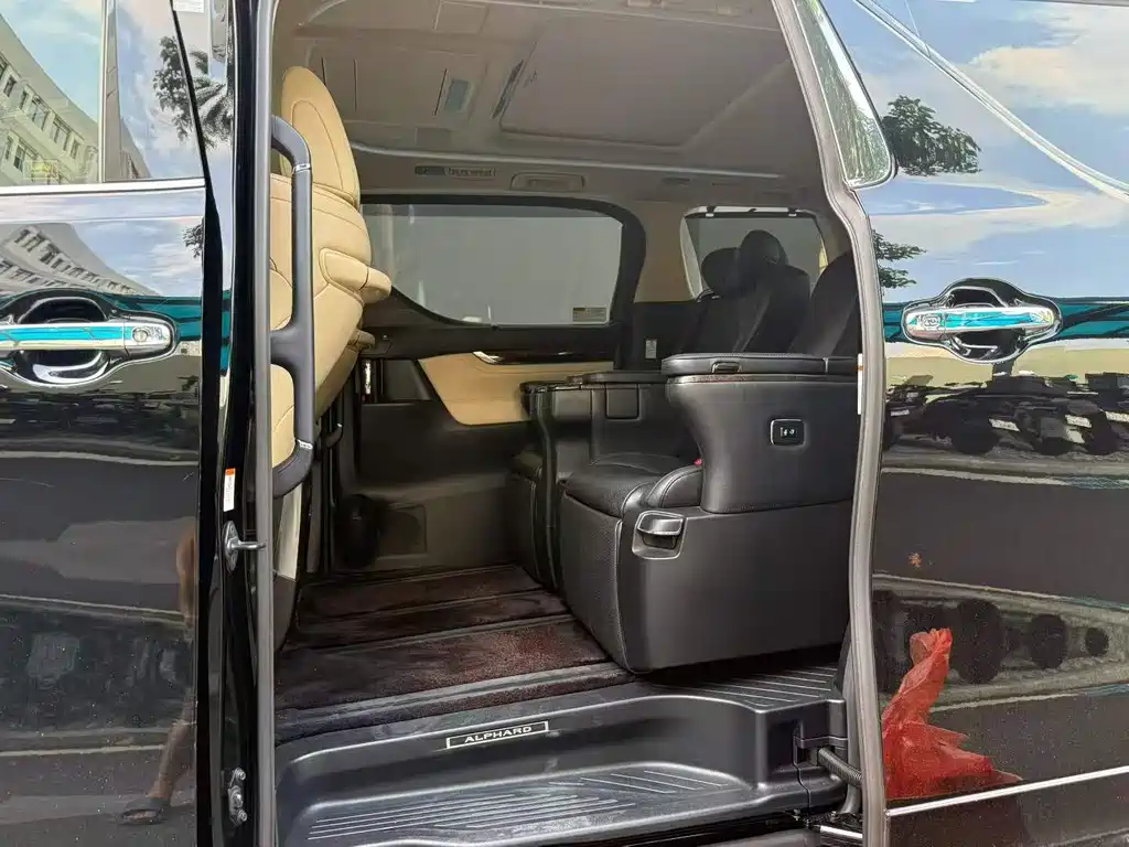 Toyota Alphard — фото 7