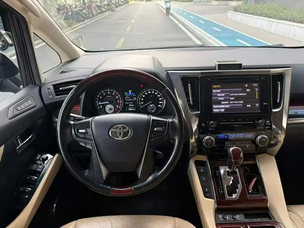Toyota Alphard — фото 8
