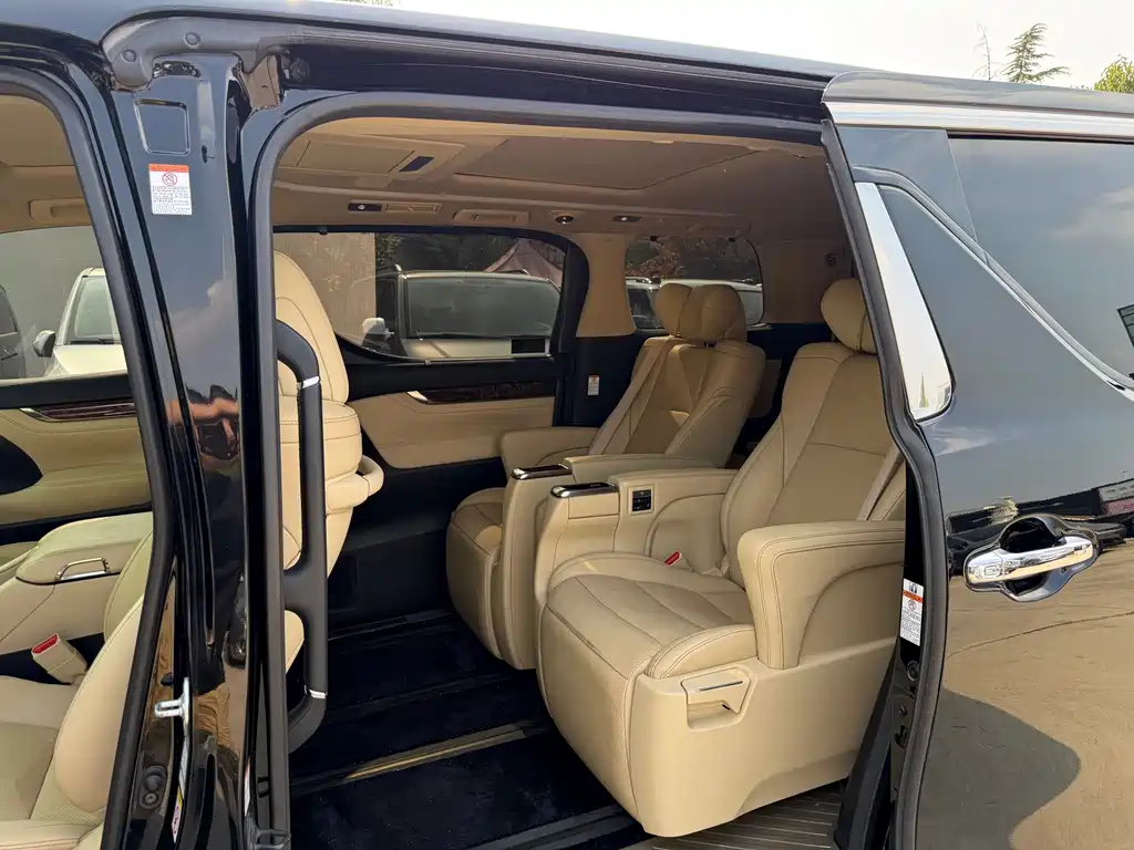 Toyota Alphard — фото 5