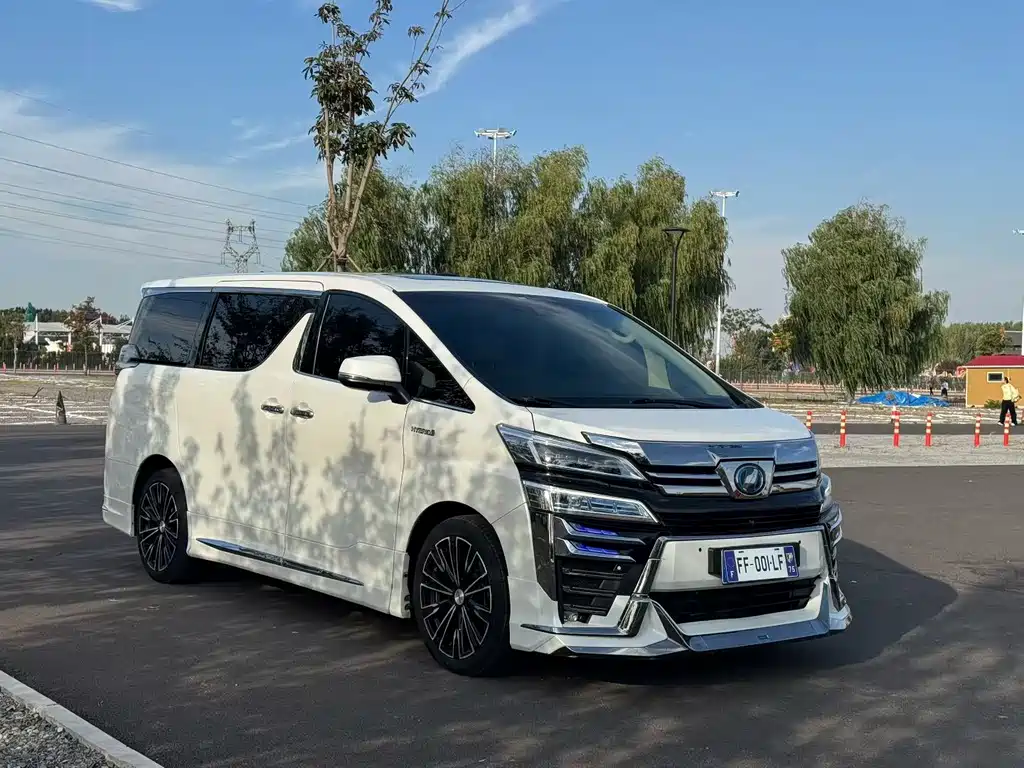 Toyota Vellfire — фото 2