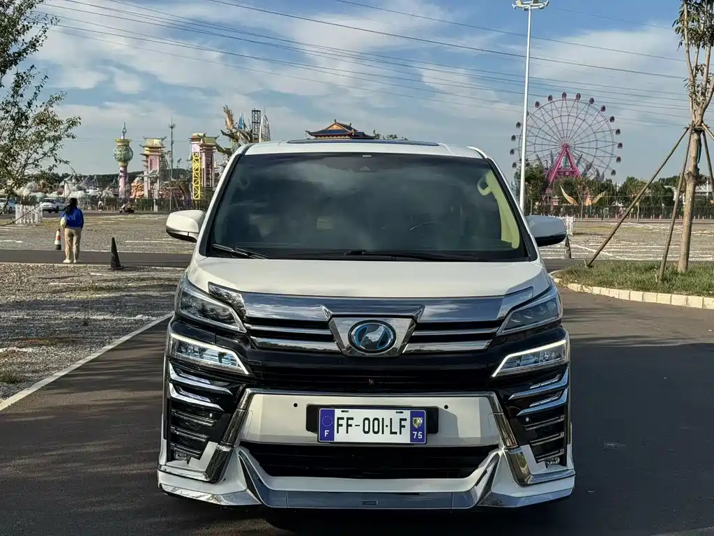 Toyota Vellfire — фото 3