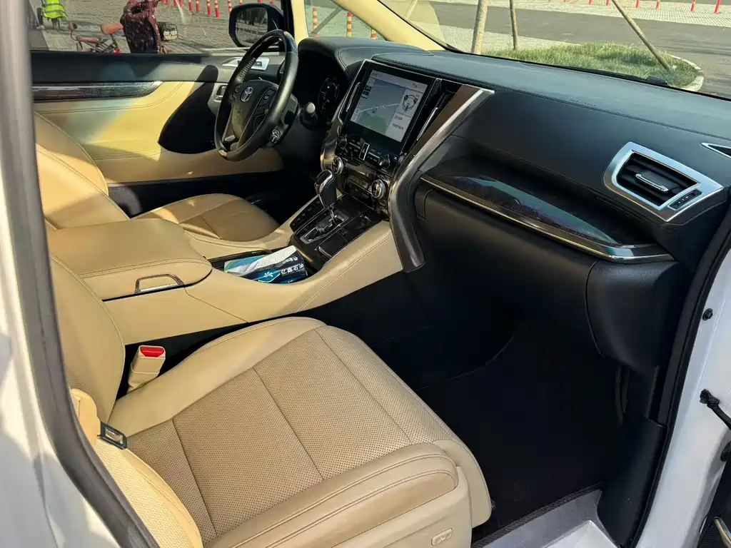 Toyota Vellfire — фото 4