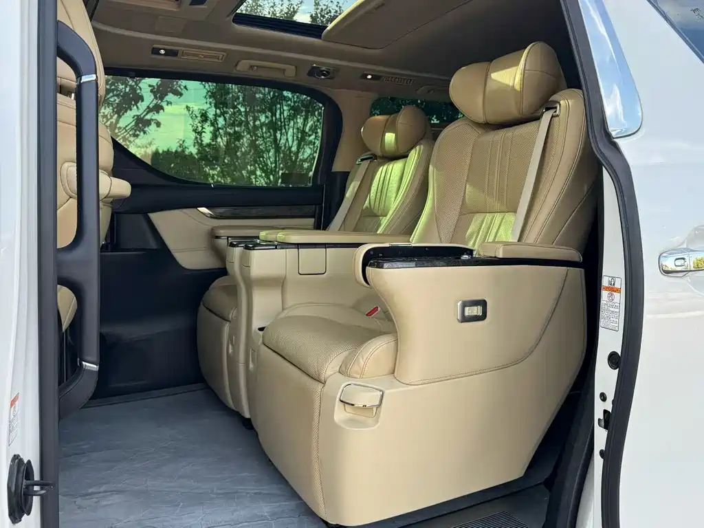 Toyota Vellfire — фото 5
