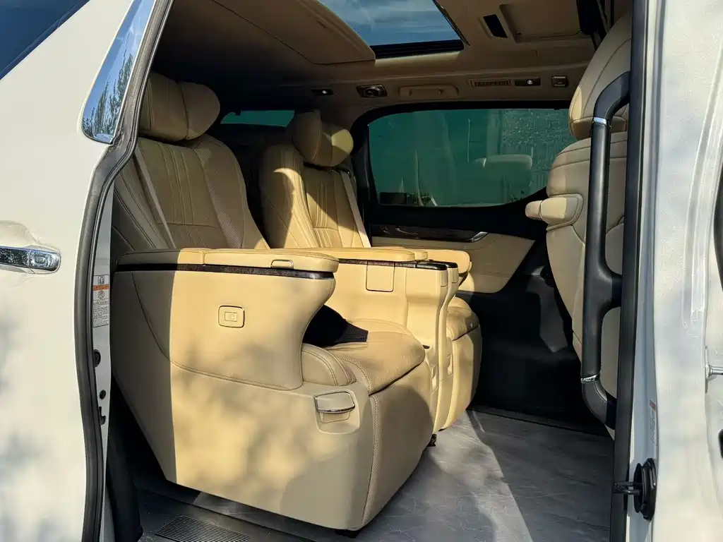 Toyota Vellfire — фото 6