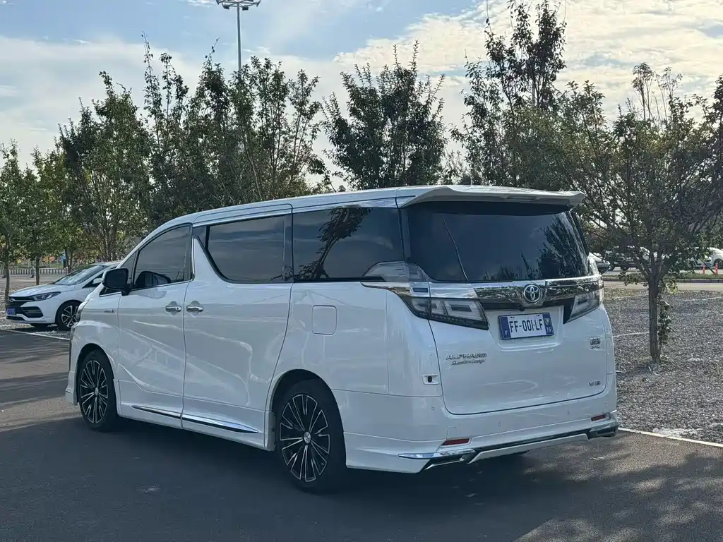 Toyota Vellfire — фото 7