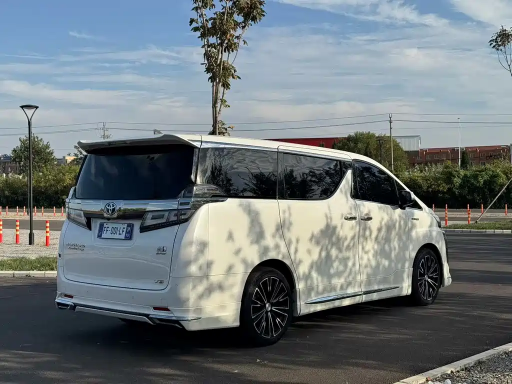 Toyota Vellfire — фото 9