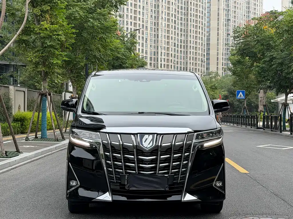 Toyota Alphard — фото 2