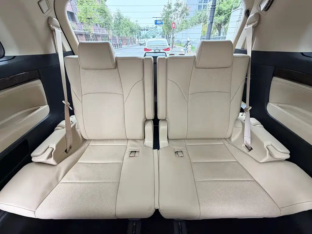 Toyota Alphard — фото 11