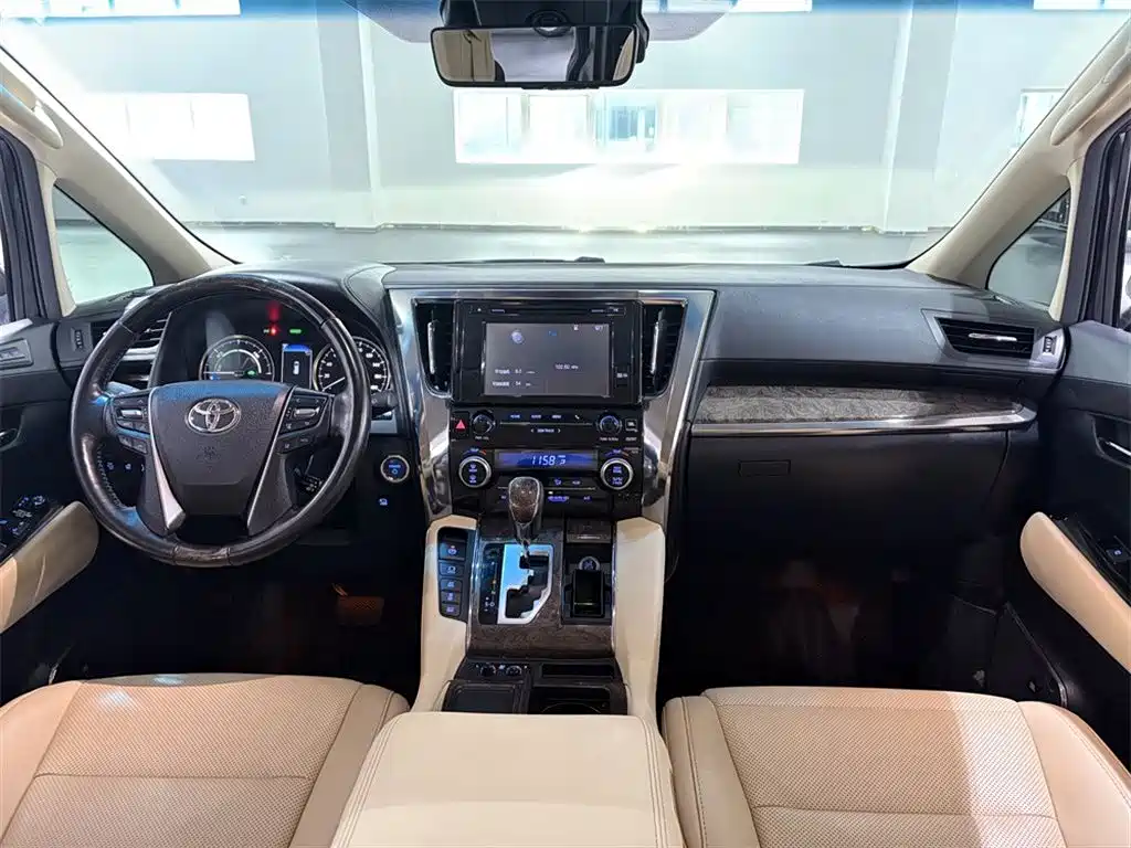 Toyota Vellfire — фото 6