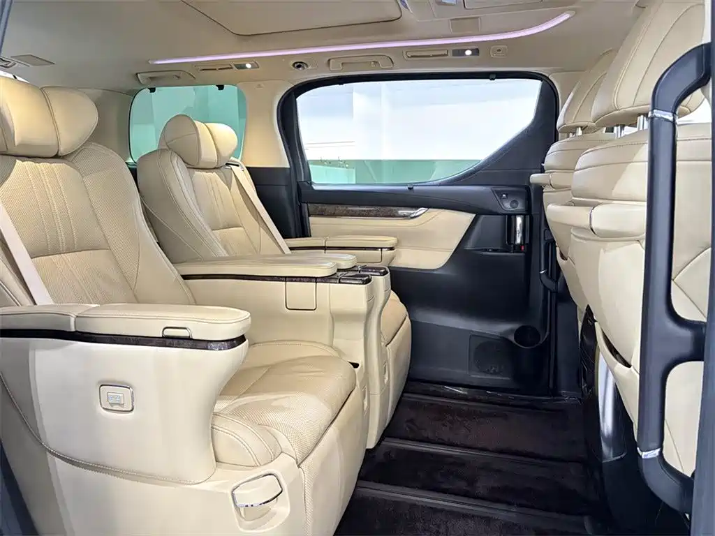 Toyota Vellfire — фото 7