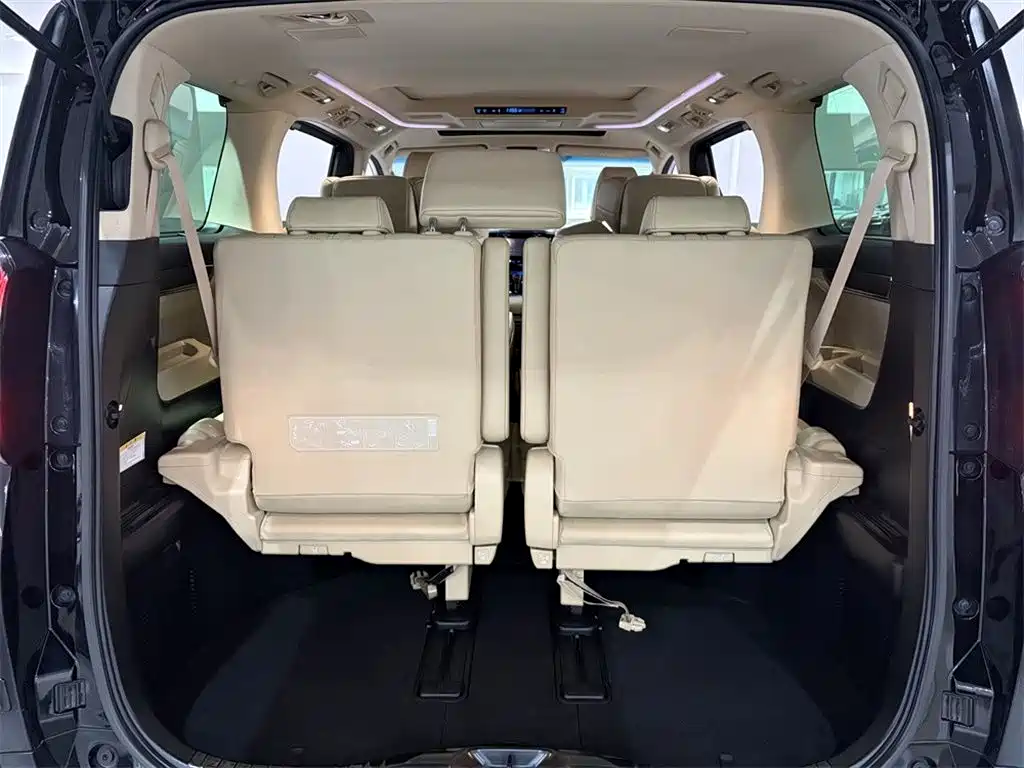 Toyota Vellfire — фото 9