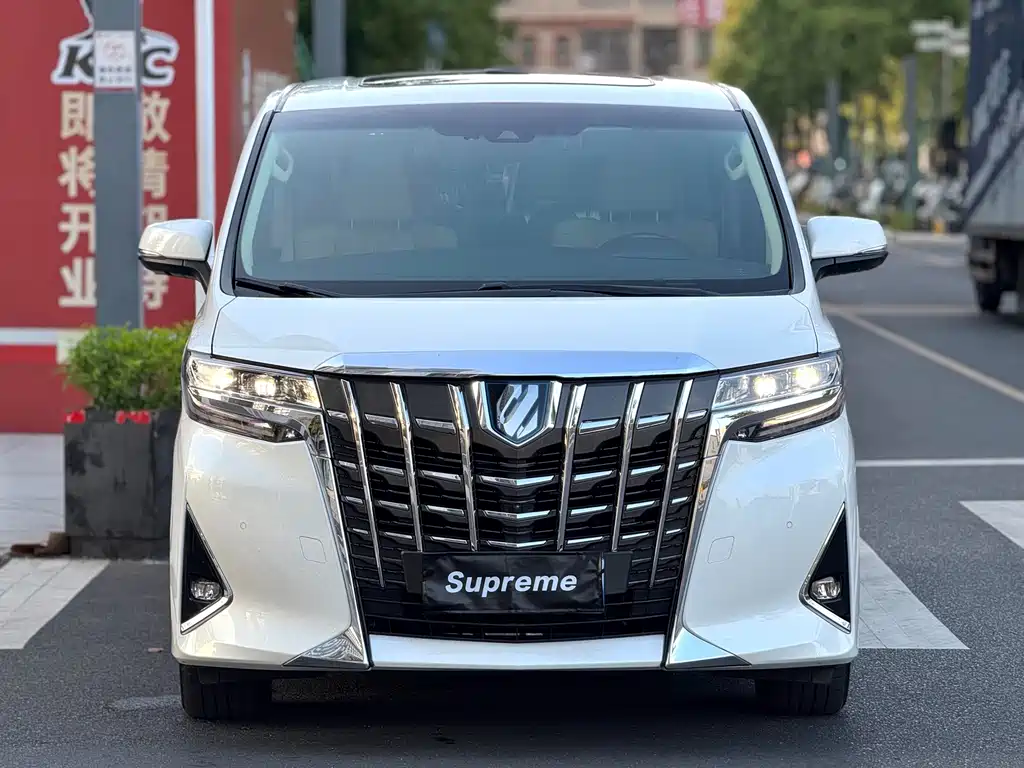 Toyota Alphard — фото 2