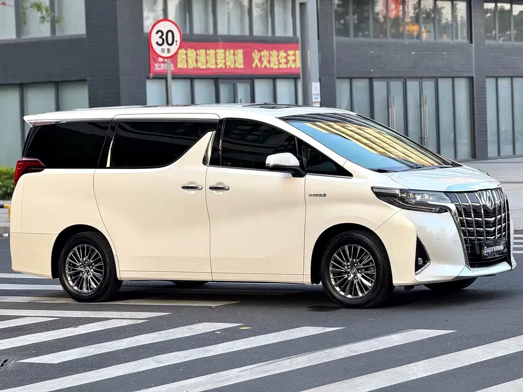 Toyota Alphard — фото 3