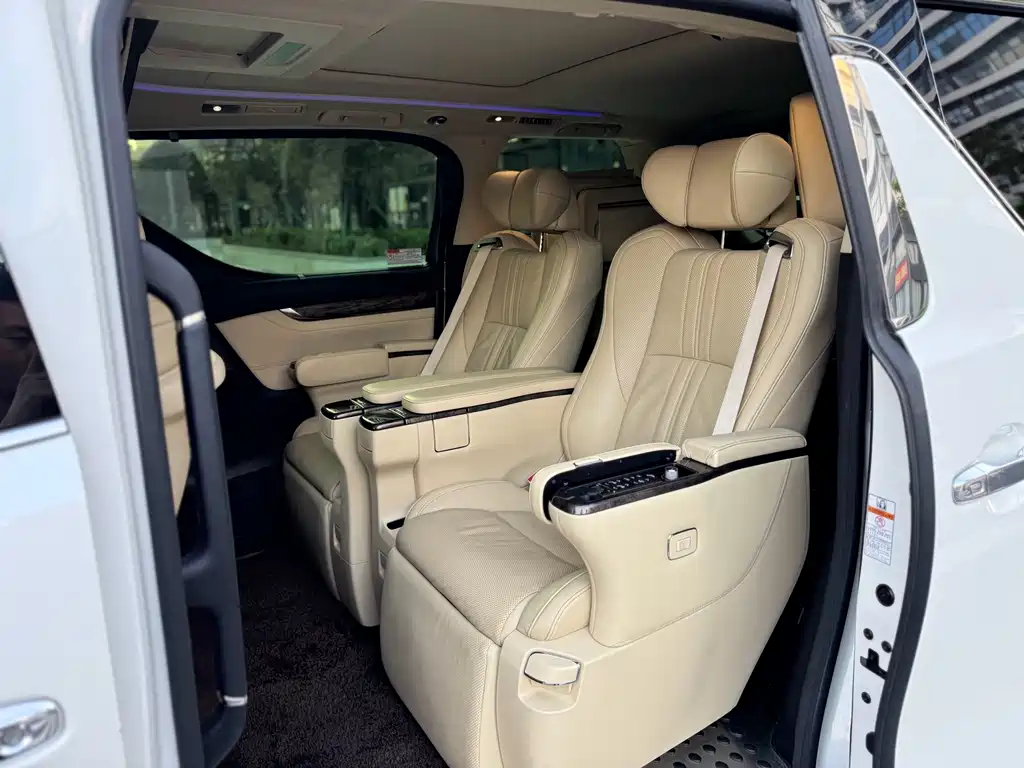 Toyota Alphard — фото 6