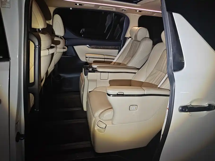 Toyota Vellfire — фото 11
