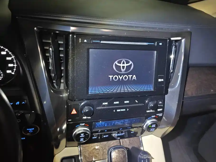 Toyota Vellfire — фото 13
