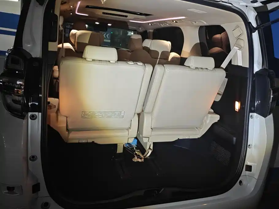 Toyota Vellfire — фото 4
