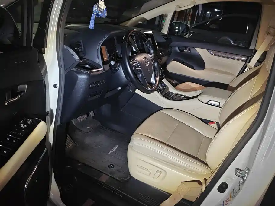 Toyota Vellfire — фото 9